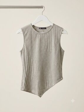 Zara Textured Patchwork ribbed knit top with button detail. Size Small.